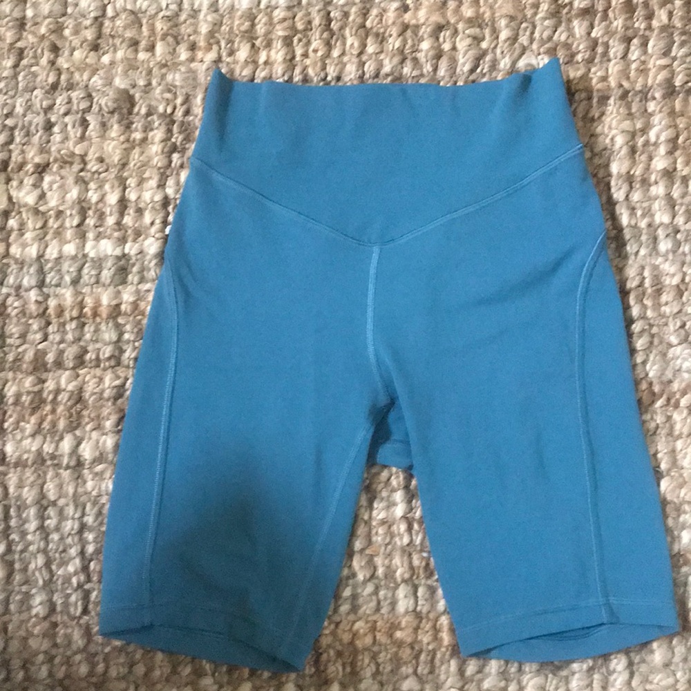 Lululemon mid thigh bike shorts